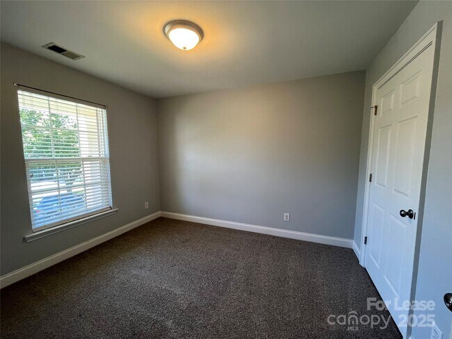 Building Photo - 8601 Fieldcroft Dr