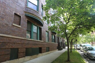 Building Photo - 1315 W Leland Ave