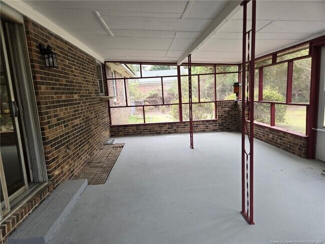 Building Photo - 425 Dunmore Rd