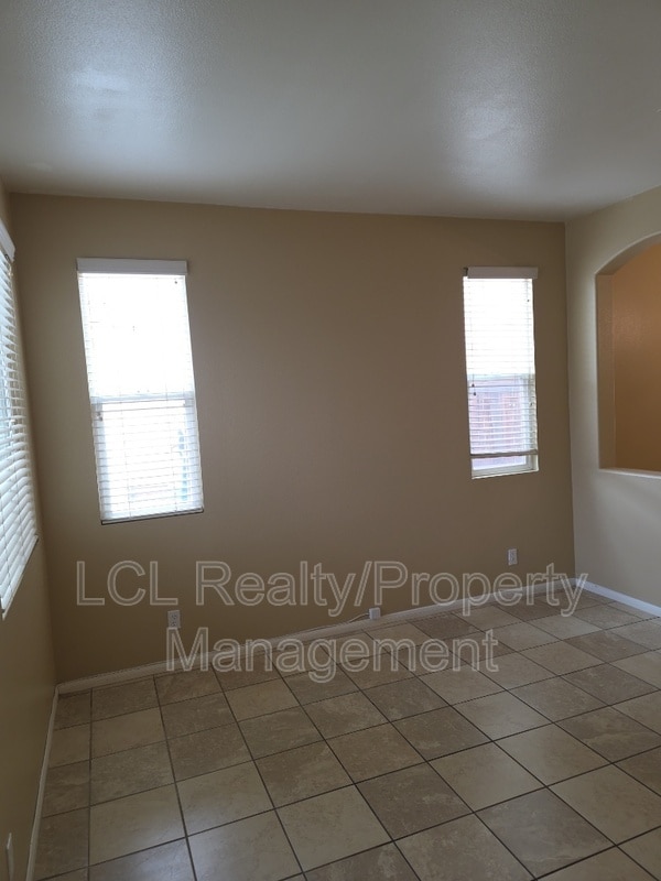 Building Photo - 1737 Dobell St