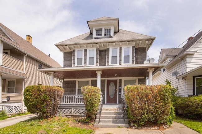 Building Photo - 3910 Carlyle Ave