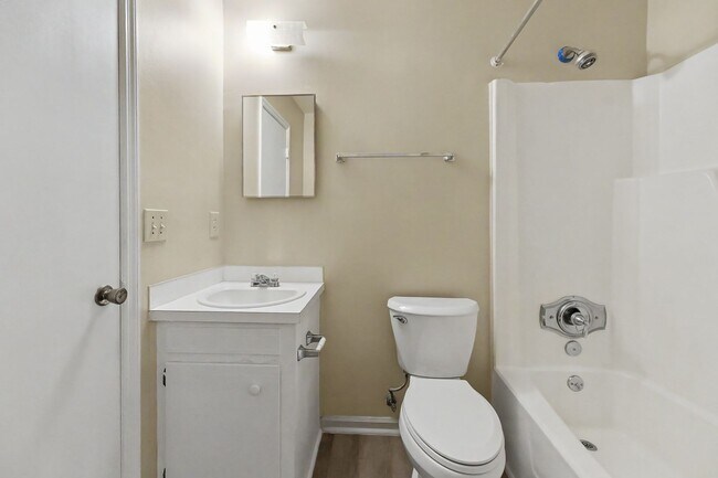 Building Photo - 5225 Marseilles Dr