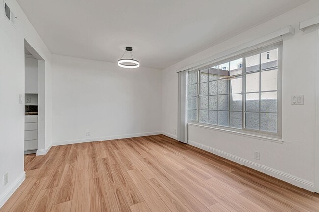 Building Photo - Cupertino Schools - Beautifully Updated Co...