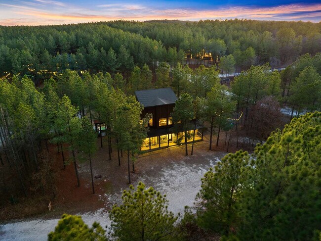 Building Photo - 222 Lost Creek Trl