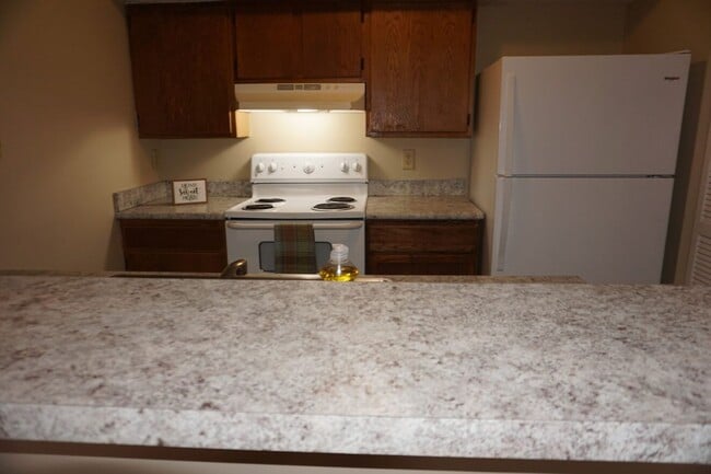 Building Photo - 2/2 townhome