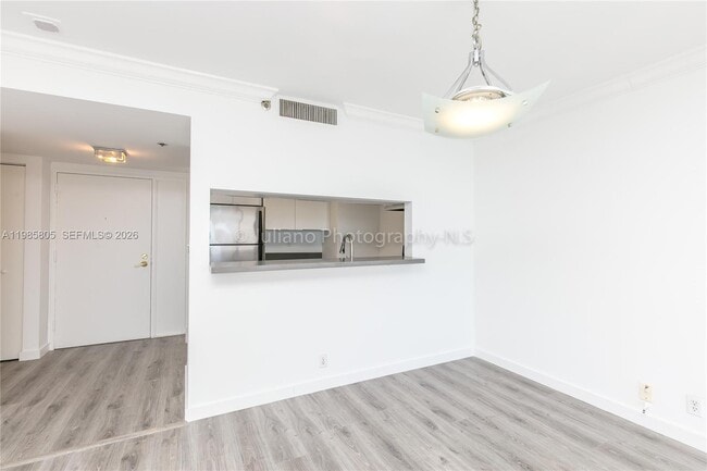 Building Photo - 7601 E Treasure Dr