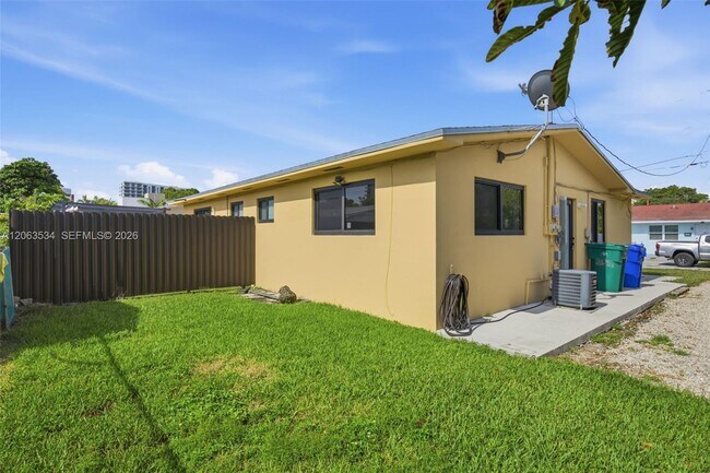 Building Photo - 2625 SW 29th Ave