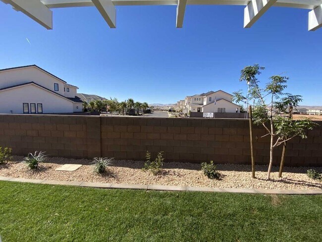 Building Photo - 4008 Bedford Pl