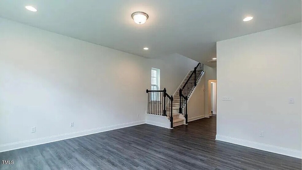 Building Photo - Room in House on Burford Wy