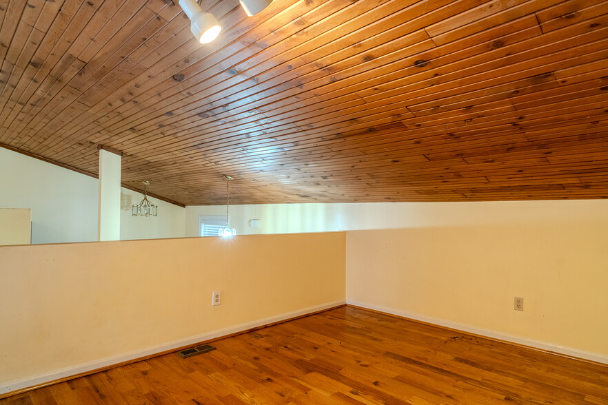 Loft above living room. - 3408 Springlake Dr