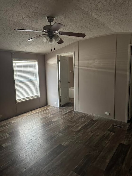 Building Photo - 411 Medford St