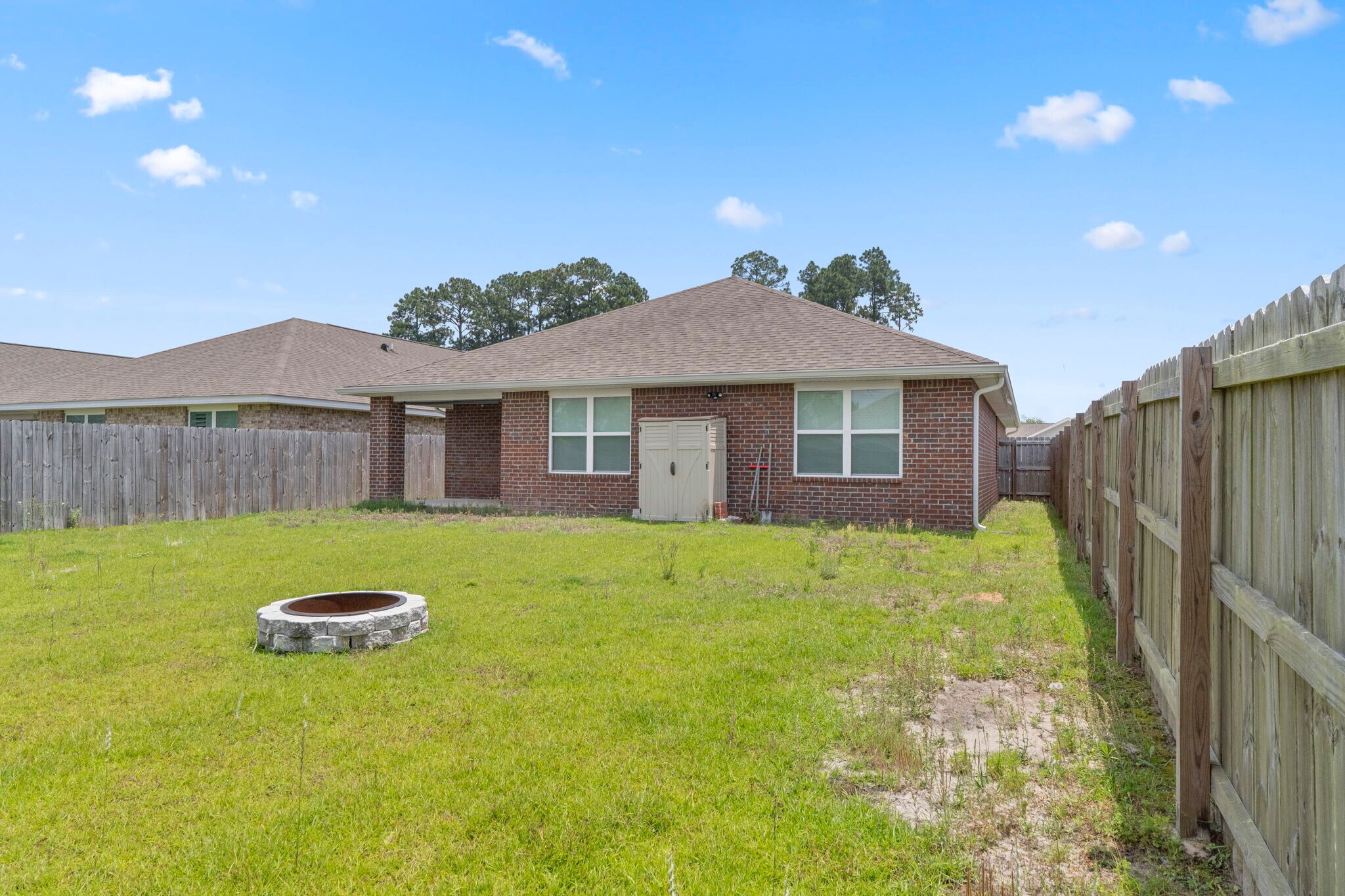 Building Photo - 7805 Lakeside Oaks Dr