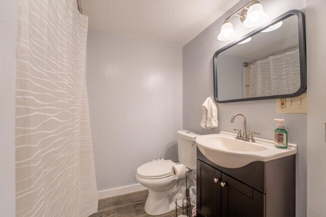 Building Photo - 703 W 2nd Ave