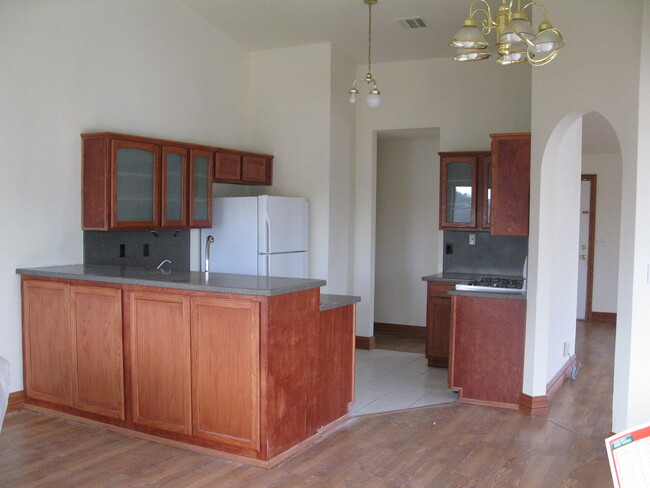 Building Photo - Beautiful  3 bedroom,2 bath,2 car garage h...