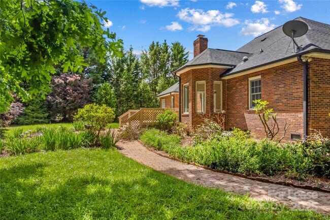 Building Photo - 4522 Long Cove Dr
