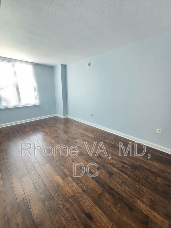 Building Photo - 2451 Midtown Ave