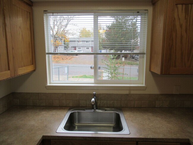 Building Photo - Nice Clean 2 bedroom in S. Salem