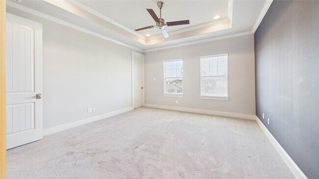 Building Photo - 2724 Rutland St