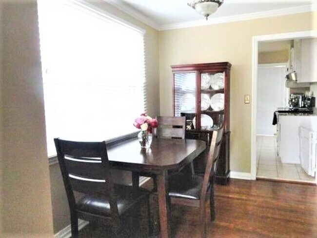 Building Photo - 1020 Elm Ave