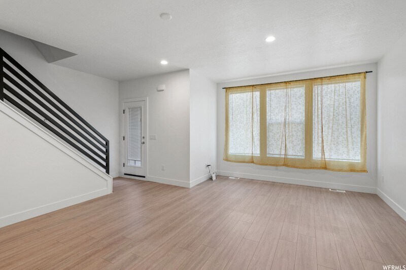 Building Photo - 120 E Abbeville Ct