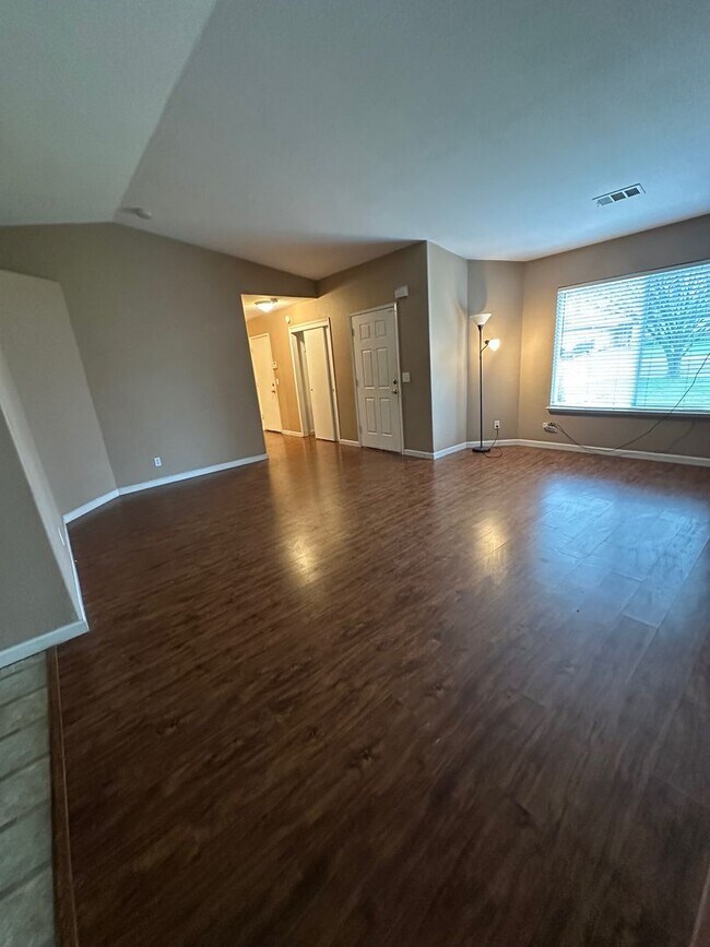 Building Photo - 1 Story Home