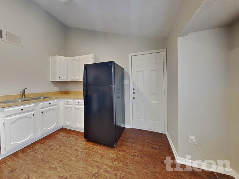 Building Photo - 24022 4 Sixes Ln