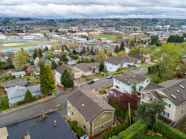 Building Photo - 351 Lind Ave NW