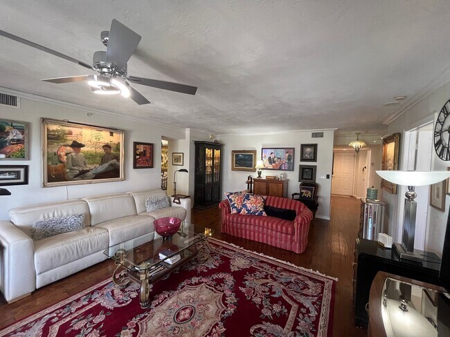 Building Photo - Beautiful Condo with Amazing Views