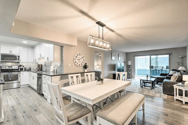 Building Photo - 1037 W Peppertree Dr