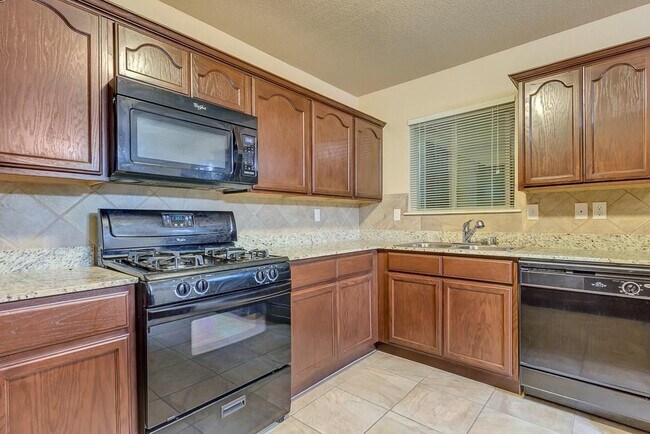Building Photo - 3925 Hueco Valley Dr
