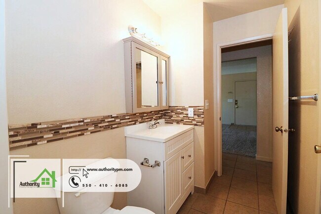 Building Photo - 1553 Bramble Pl