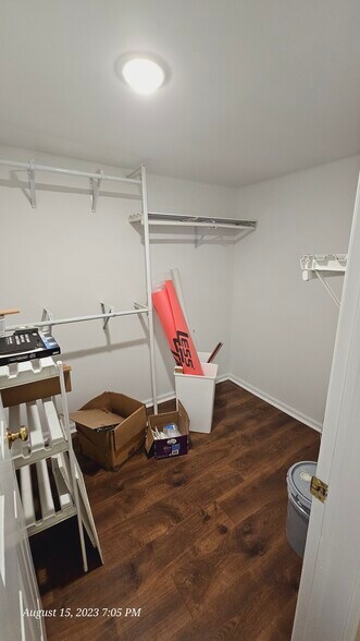 Building Photo - 451 Redbud Ct