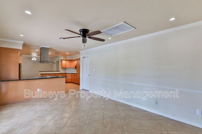 Building Photo - 2334 W Calle Iglesia Ave