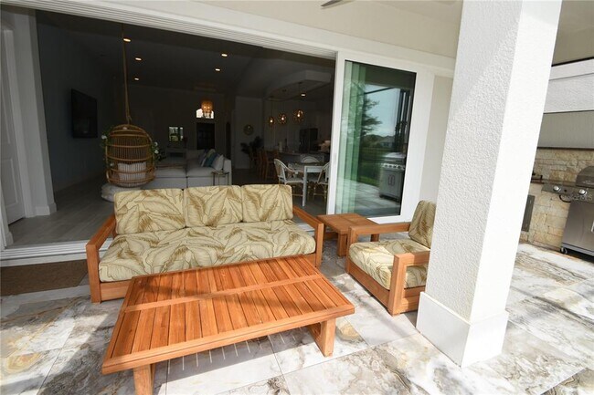 Building Photo - 114 Del Palma Dr