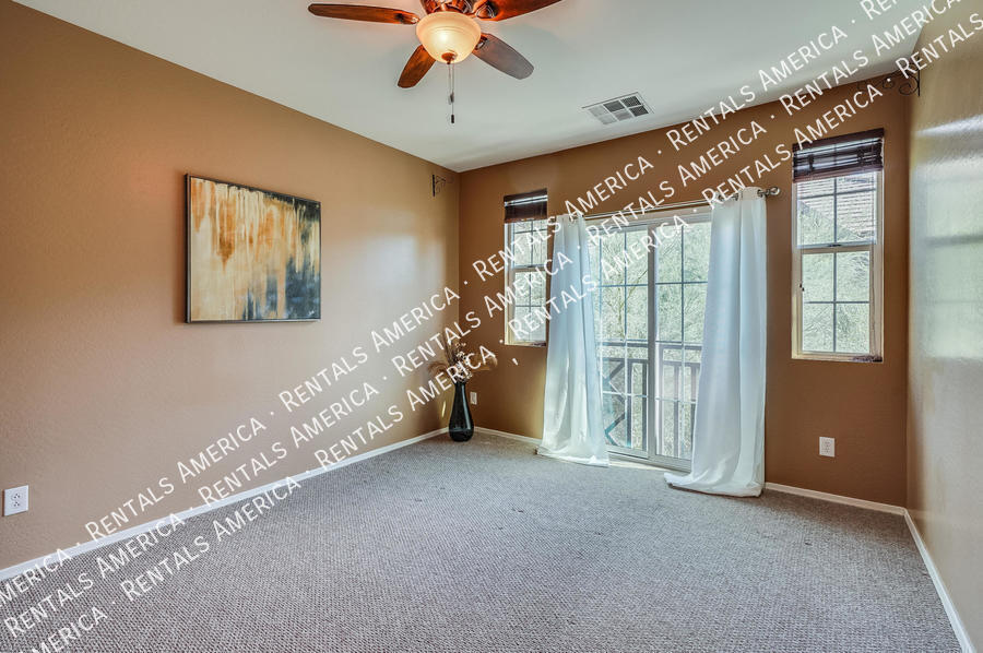 Building Photo - 2727 S Equestrian Dr