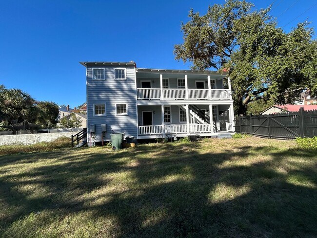 Building Photo - 2 bed / 1 bath ~ Move-In TODAY!