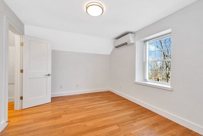 Building Photo - 154 Highland St