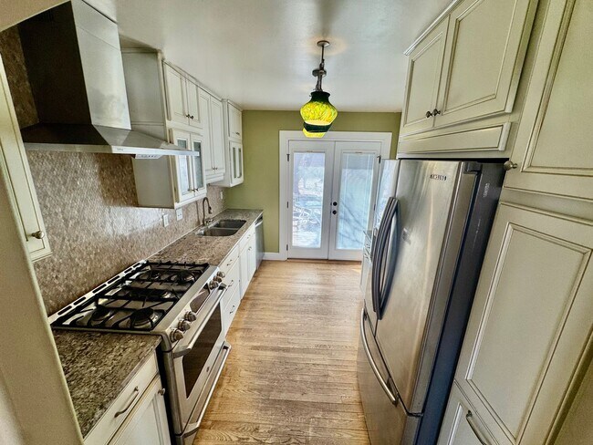 Building Photo - Great Location 2 Bed 1 Bath!