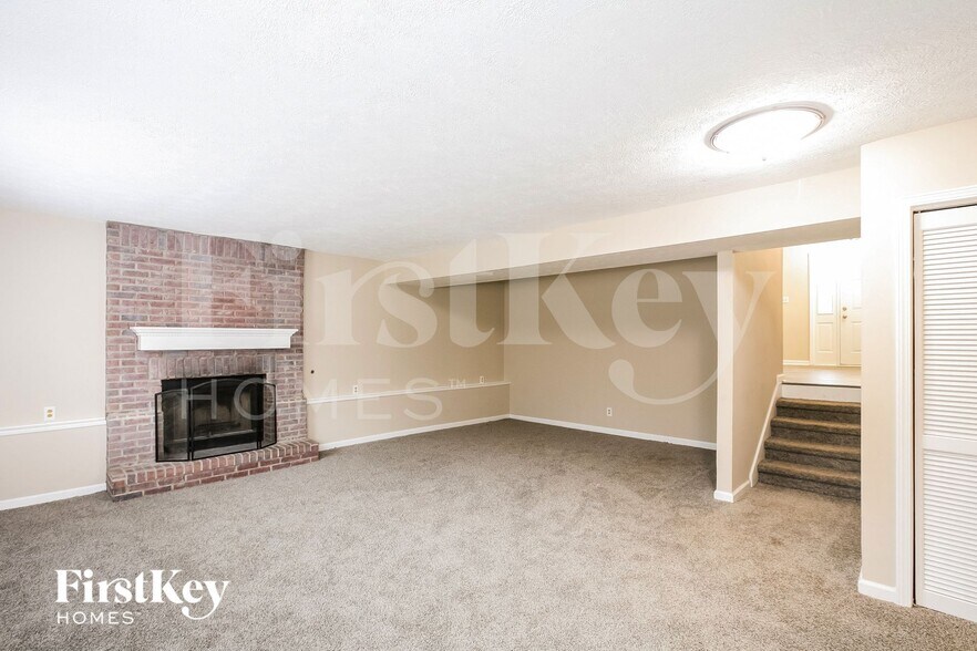 Building Photo - 361 Wildrose Ln