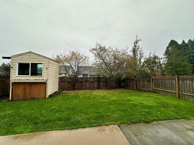 Building Photo - Well-Maintained Three Bedroom Home in North Salem