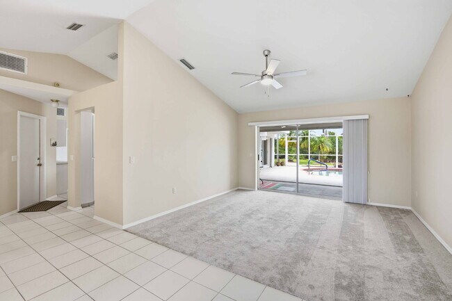 Building Photo - "Spacious 3-Bedroom Retreat with 2 Full Baths in Rotonda West Pinehurst!"