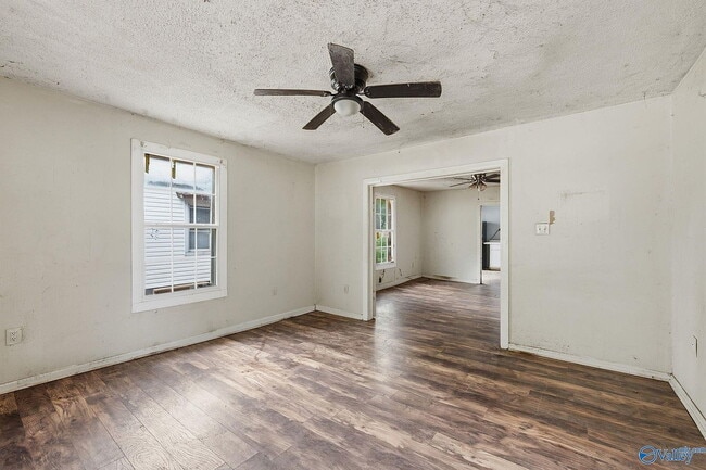 Building Photo - Single Family Home For Rent