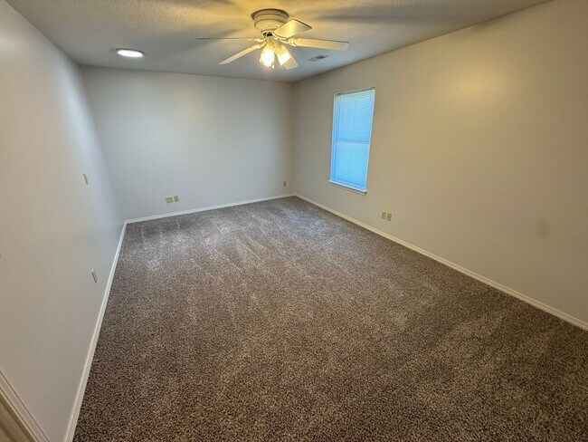 Building Photo - BEAUTIFUL PATIO  HOME IN NIXA