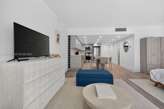 Building Photo - 2301 Collins Ave