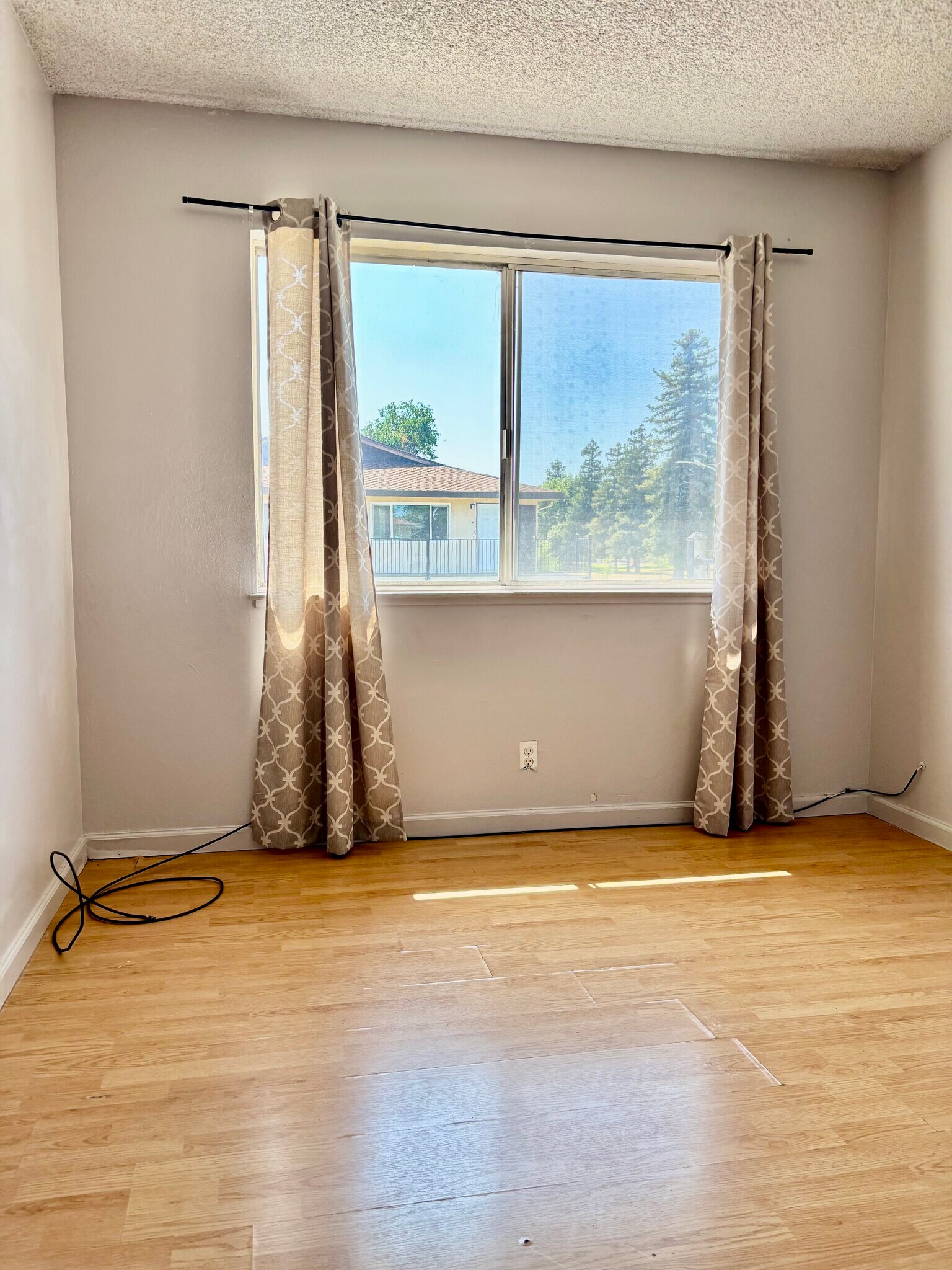 Building Photo - 1331 Pinetree Dr