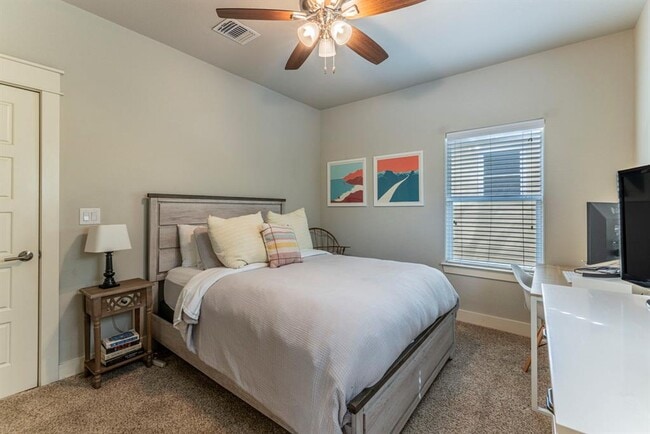 Building Photo - 1700 Singleton Ave