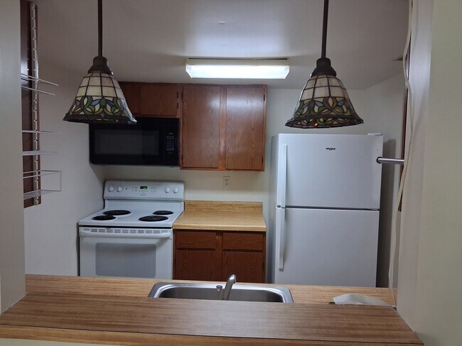 Building Photo - 630 Newbridge Ct