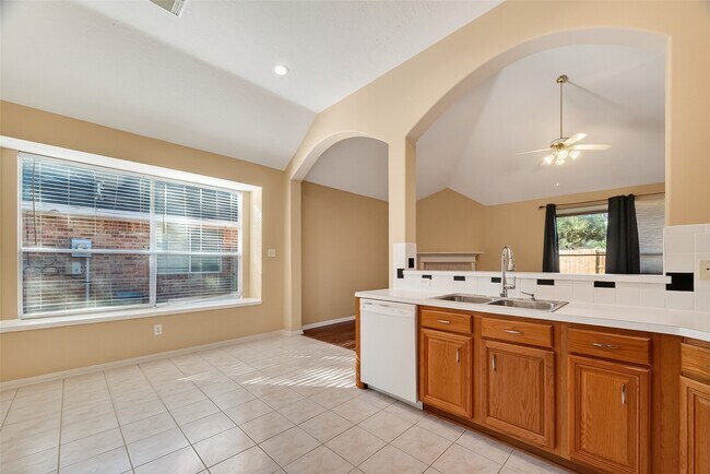 Building Photo - 910 Norfolk Dr