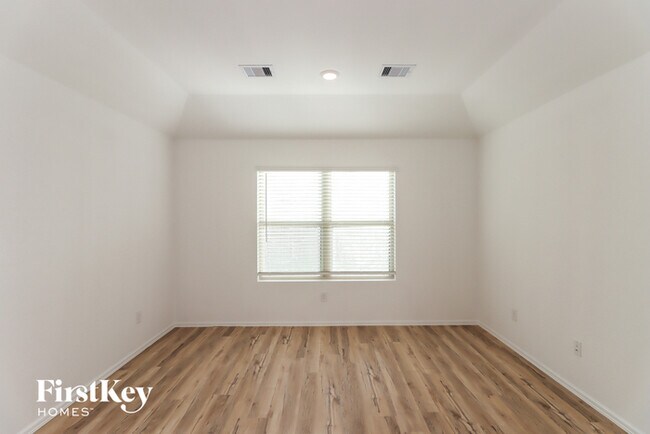 Building Photo - 7727 Jasmine Chase Dr