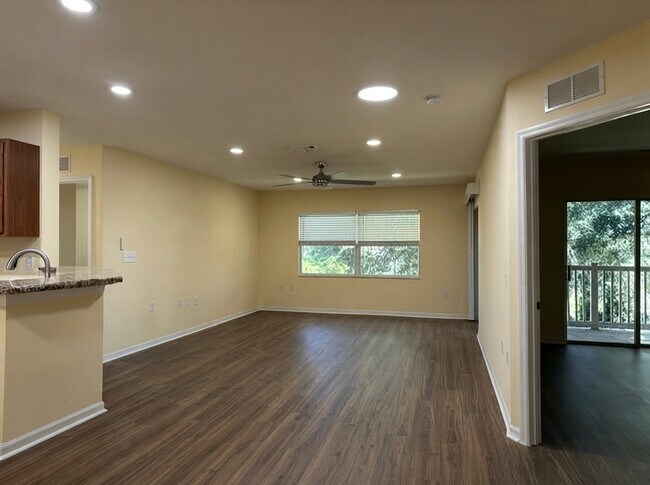 Building Photo - 4600 E Moody Blvd